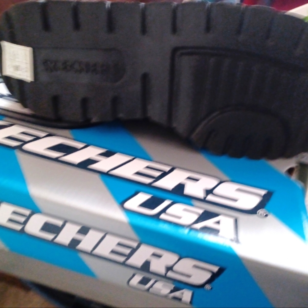 Black leather sketchers shoes never worn....perfect condition size 9